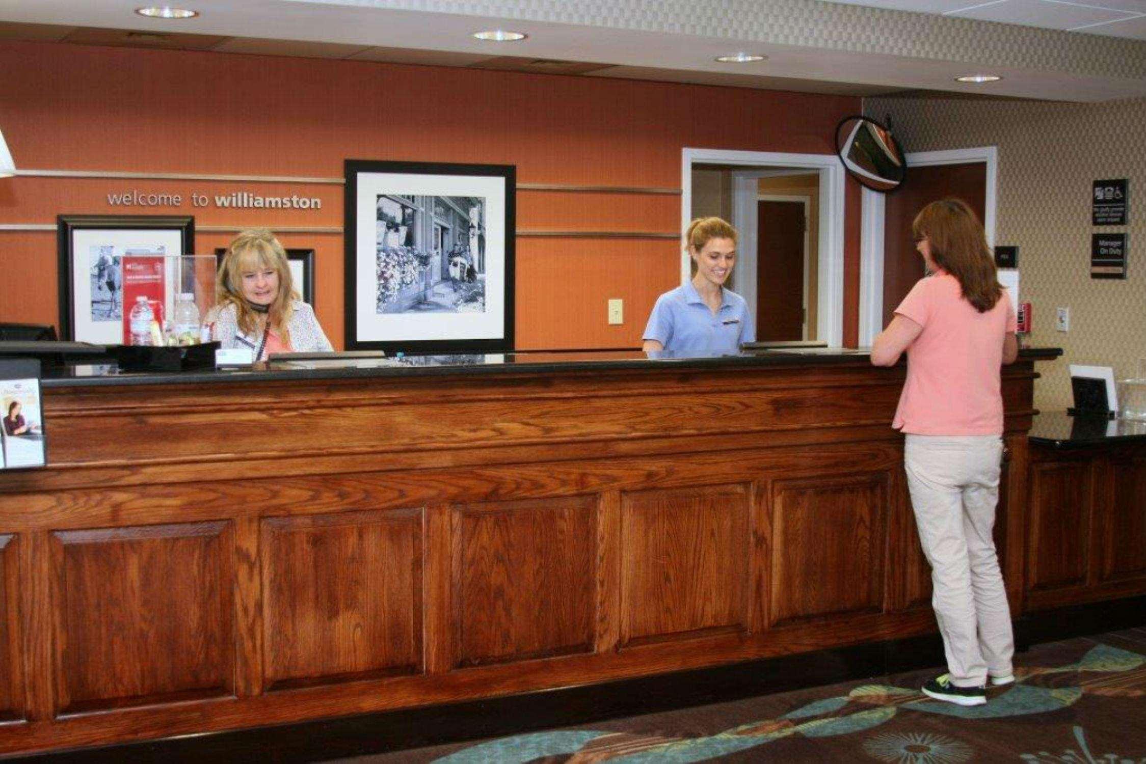 Hampton Inn Williamston Extérieur photo